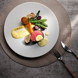 燒牛柳，蘆筍荷蘭汁