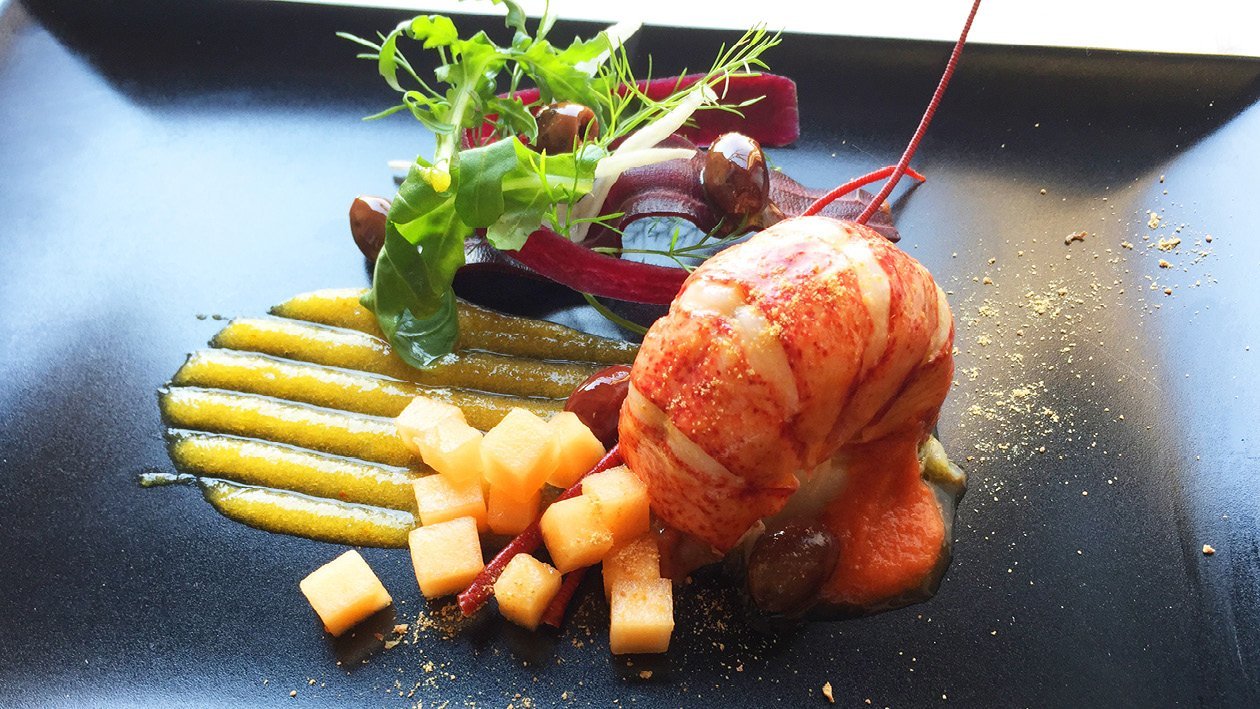 蒸龍蝦尾配牛油檸檬汁、橄欖、魚子及南瓜茸 – 食譜詳情 蒸龍蝦尾配牛油檸檬汁、橄欖、魚子及南瓜茸 – 食譜詳情