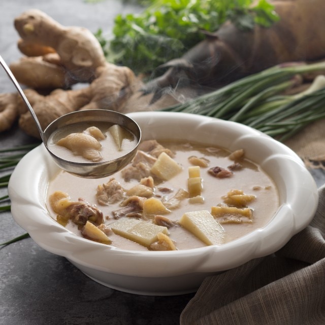 每週大廚上菜：容桂沙灘鮮笋浸滑雞