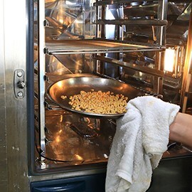 料理秘訣2:烤松子入饌 增添多重堅果風味 料理秘訣2:烤松子入饌 增添多重堅果風味