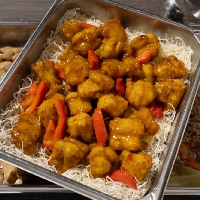 酸辣醒胃兼備 兩餸飯人氣之選！