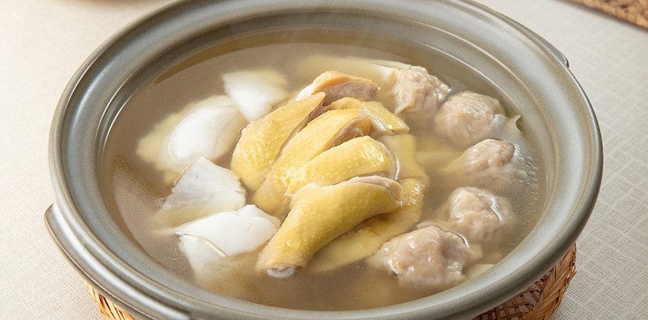 椰青水魔法！鮮味雞湯即變招牌湯底