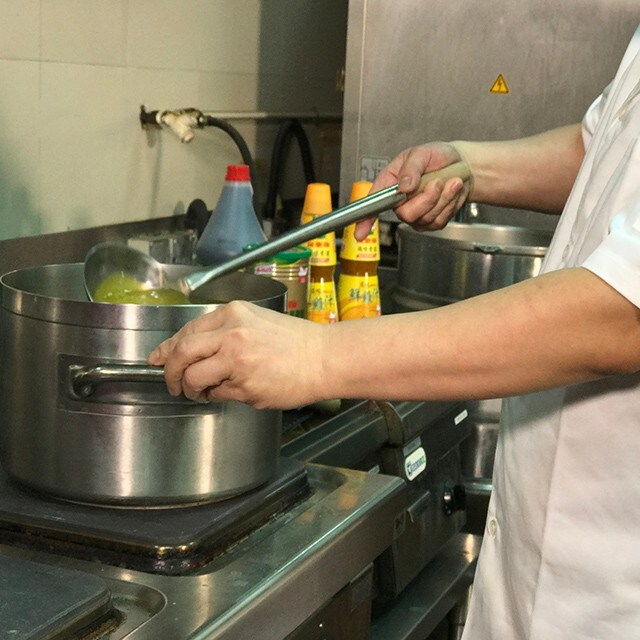 茶記師傅必睇:速學製作「家樂牌鮮雞芡湯」 茶記師傅必睇:速學製作「家樂牌鮮雞芡湯」