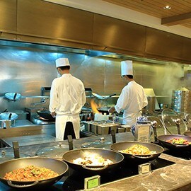1. 廚具移至外場即席烹調 1. 廚具移至外場即席烹調