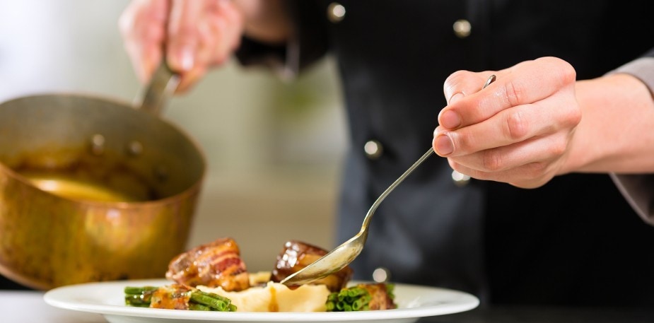 大廚最佳拍擋 輕鬆運用黃汁製作牛扒醬汁