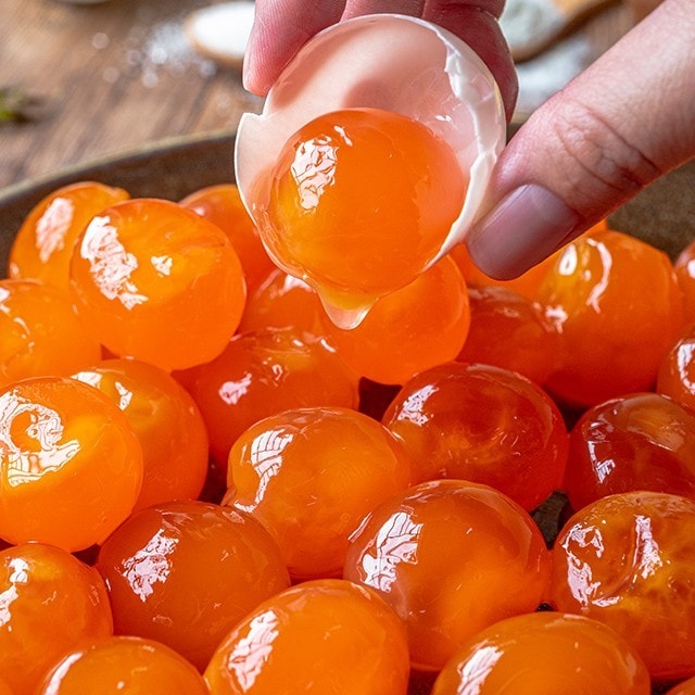 為美食披上黃金衣 大熱金沙料理