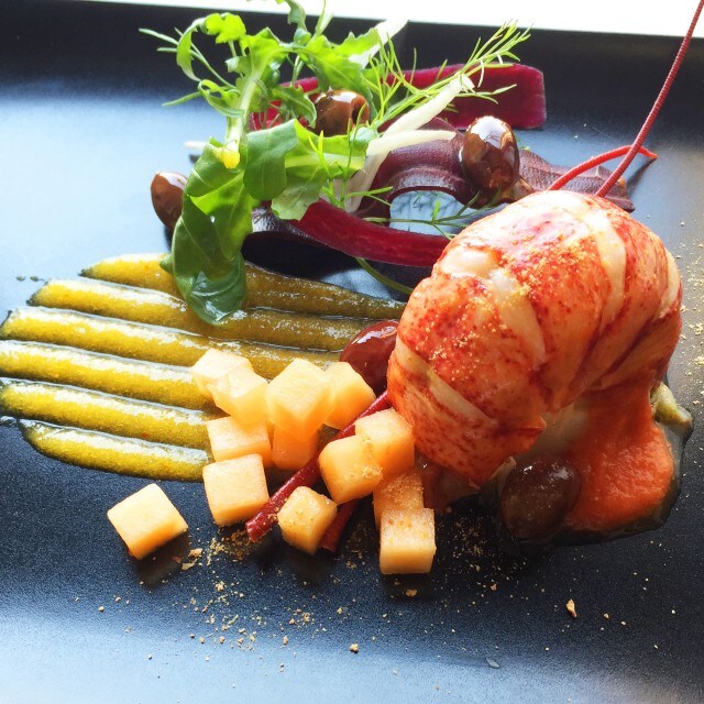 每週大廚上菜：蒸龍蝦尾配牛油檸檬汁及橄欖