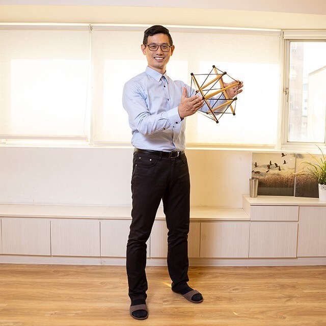 腰酸背痛怎麼辦？兩招舒緩腰痠背痛 | 大廚健康自救(二)